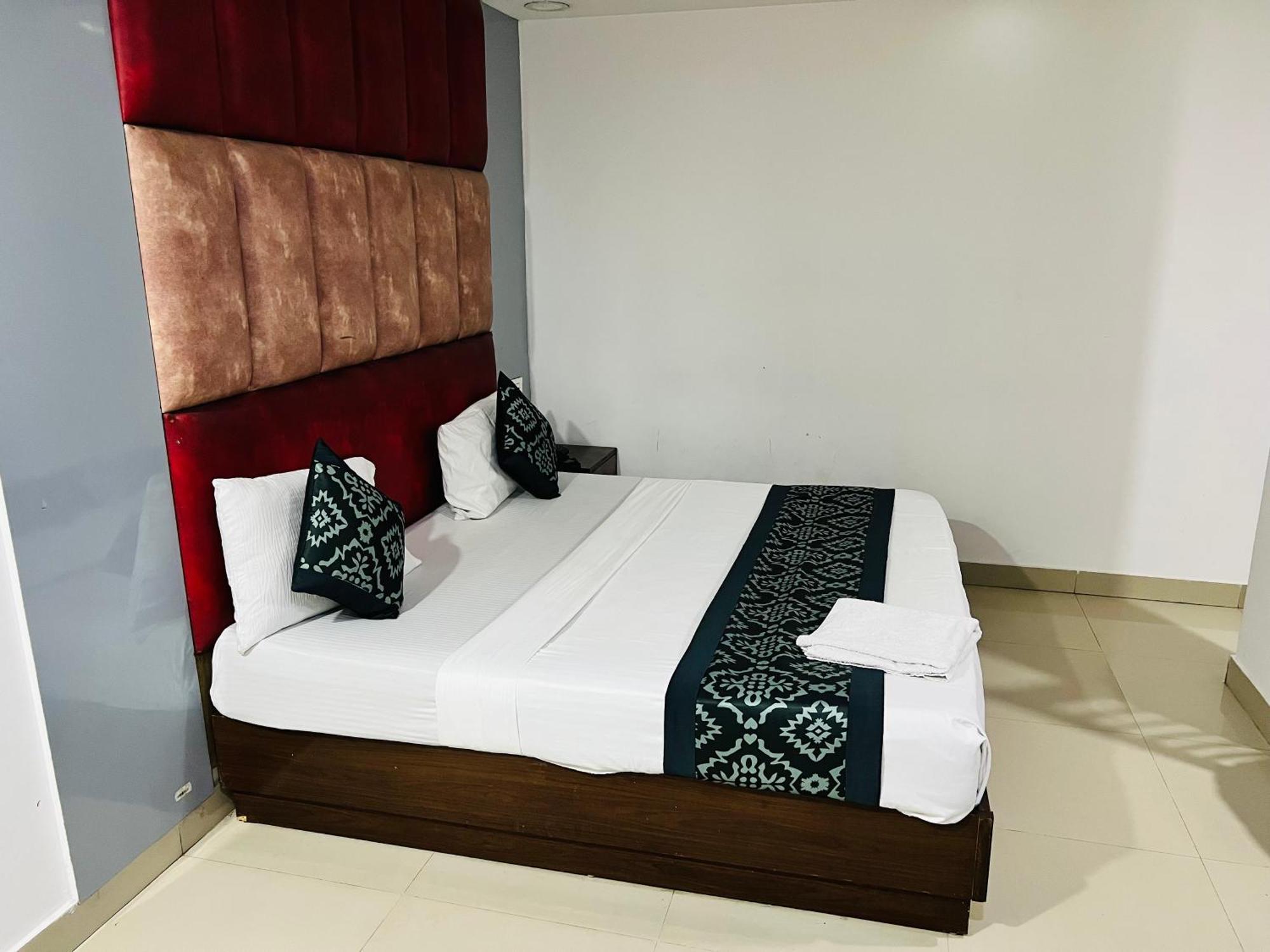 Hotel Marina Near Igi Airport Delhi New Delhi Exterior photo
